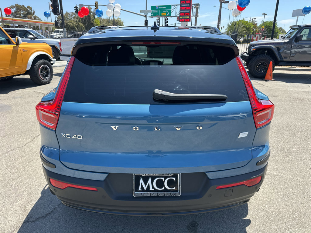 Used 2023 Volvo XC40 Recharge Plus image 12