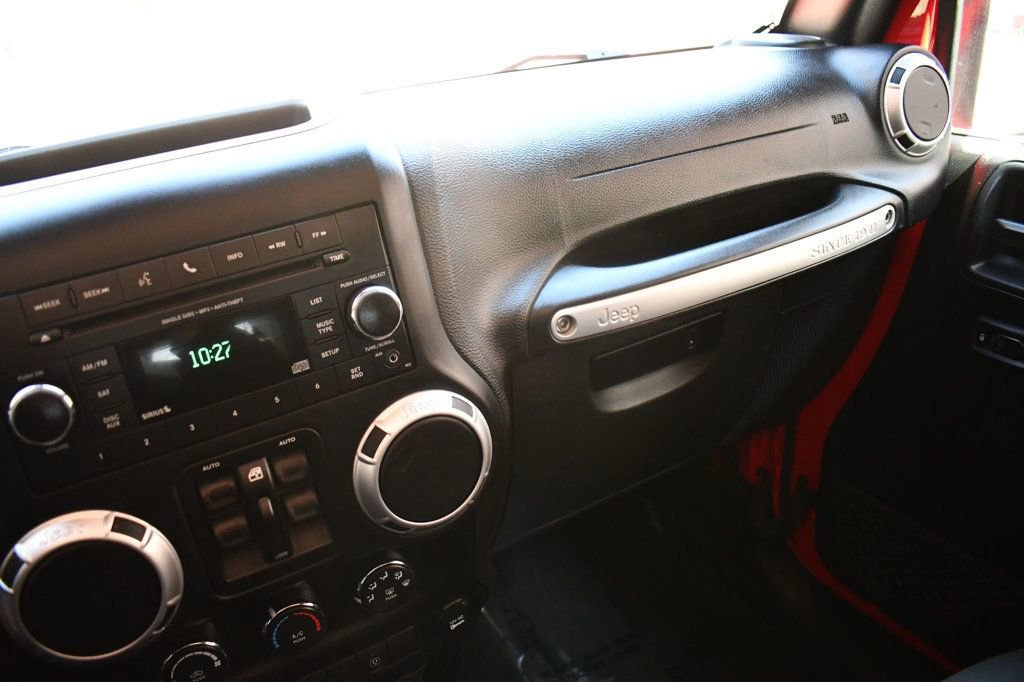 Used 2018 Jeep Wrangler Unlimited Sahara w/ Connectivity Group image 32