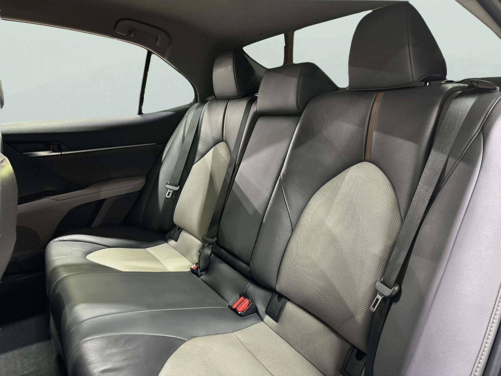 Used 2020 Toyota Camry XLE FWD image 47