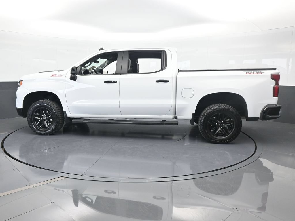 Used 2024 Chevrolet Silverado 1500 LT Trail Boss w/ LT Trail Boss Premium Package AWD/4WD image 3