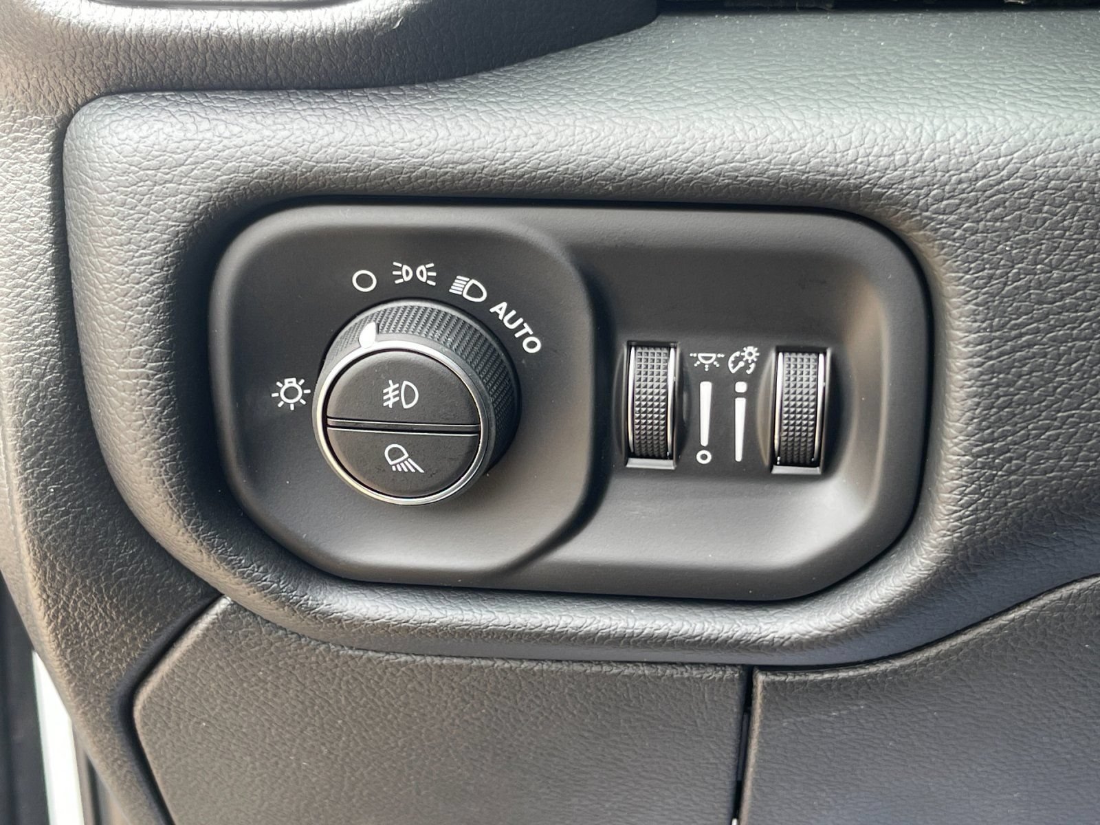 New 2027 RAM 2500 Laramie AWD/4WD image 30