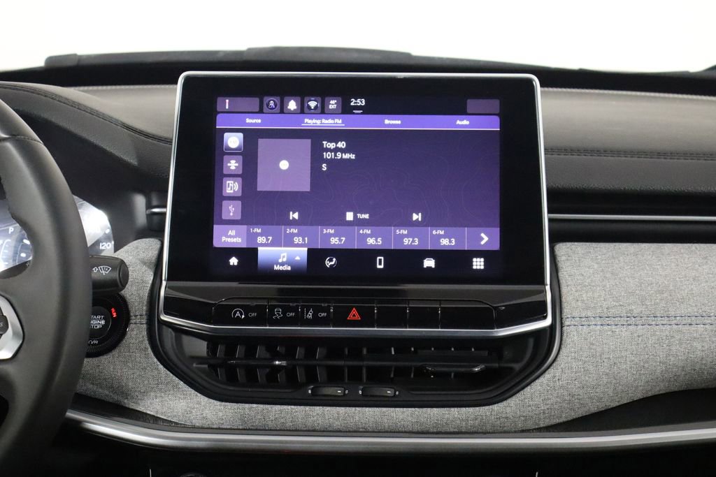 Used 2024 Jeep Compass Latitude image 25