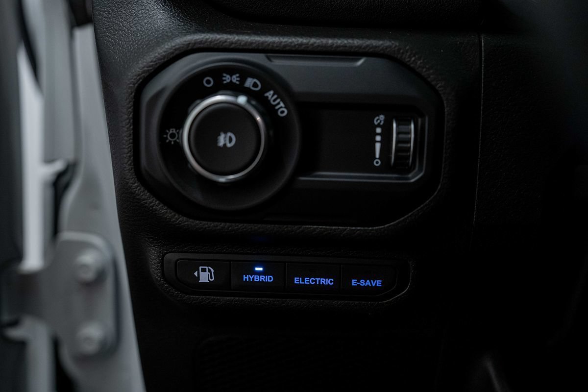 Used 2023 Jeep Wrangler Unlimited Sahara w/ Cold Weather Group AWD/4WD image 25