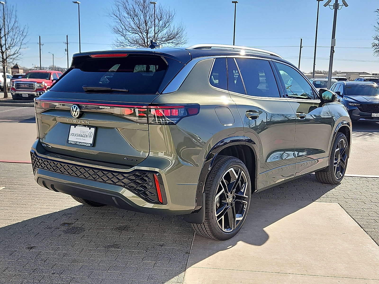New 2026 Volkswagen Tiguan SEL R-Line image 4