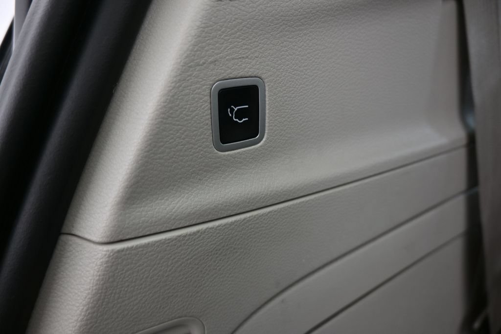 Used 2023 Chrysler Pacifica Touring-L FWD image 45