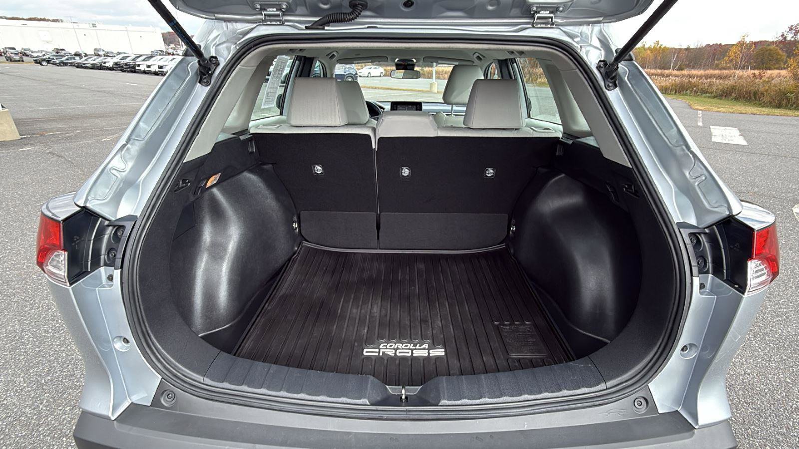 Used 2022 Toyota Corolla Cross L image 20