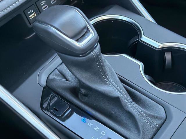 Certified 2025 Toyota Highlander XLE FWD image 17