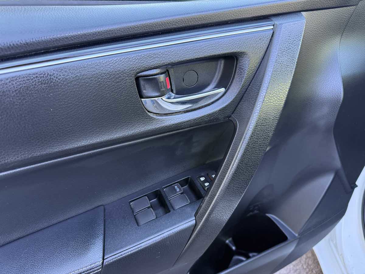 Used 2018 Toyota Corolla XLE image 25