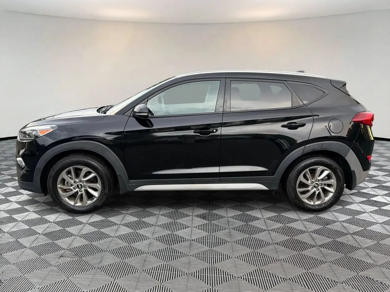 Used 2017 Hyundai Tucson SE Plus AWD/4WD image 4
