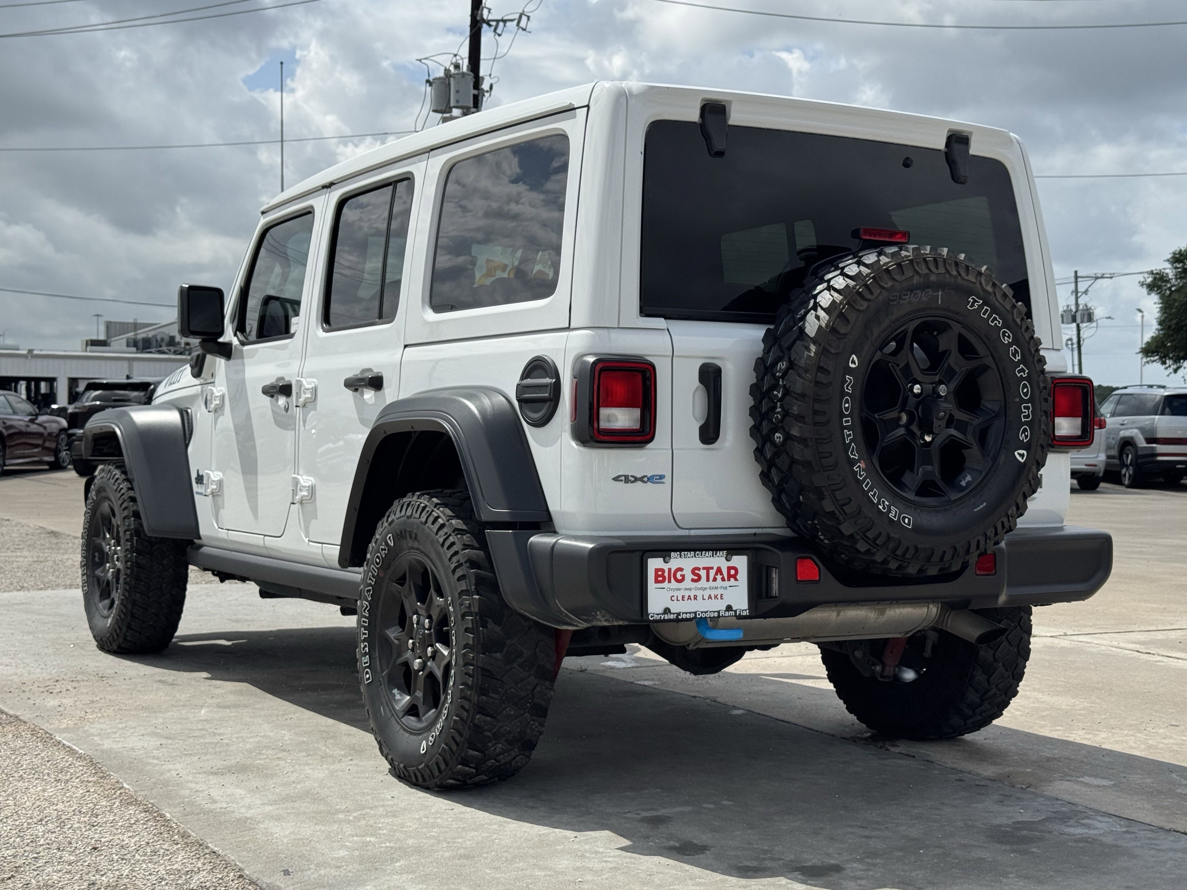 Used 2023 Jeep Wrangler Unlimited w/ Sun & Screen Package image 8