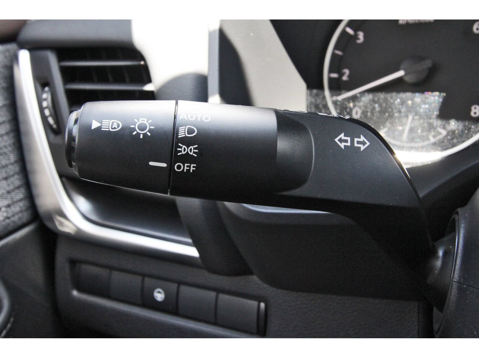 Used 2023 Nissan Rogue SV FWD image 20