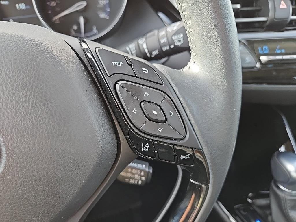 Used 2022 Toyota C-HR XLE image 22