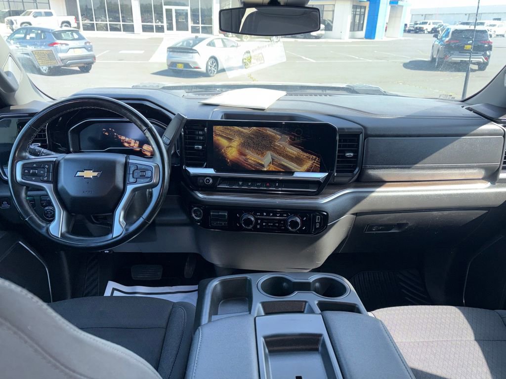 Used 2024 Chevrolet Silverado 2500 LT w/ Convenience Package image 9