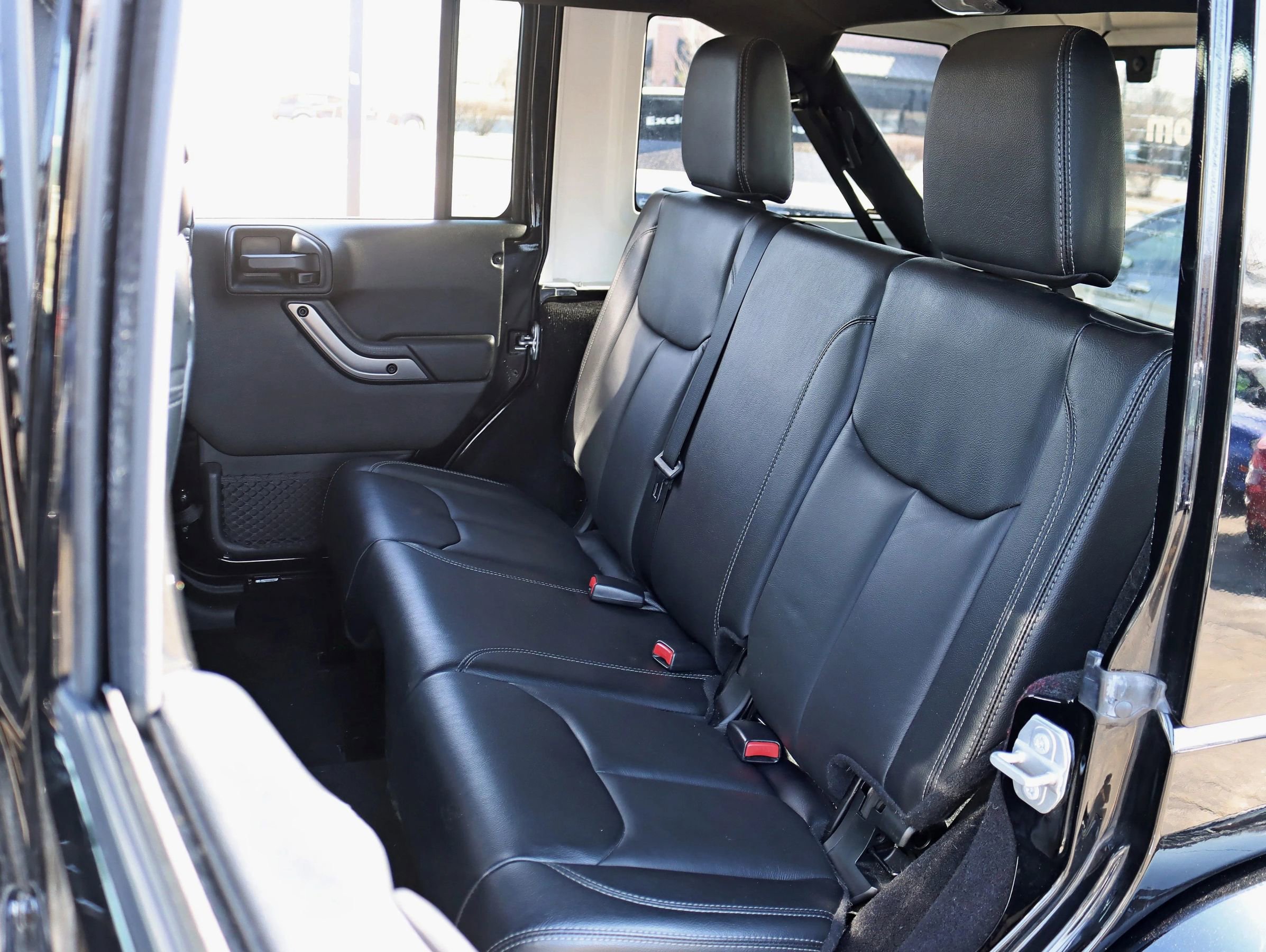 Used 2018 Jeep Wrangler Unlimited Sahara image 30