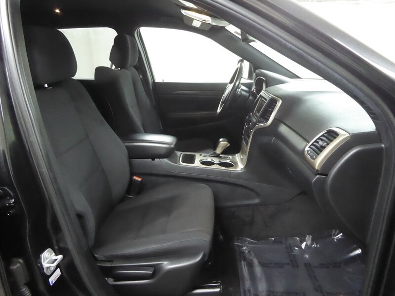 Used 2016 Jeep Grand Cherokee Laredo w/ Quick Order Package 23E AWD/4WD image 23