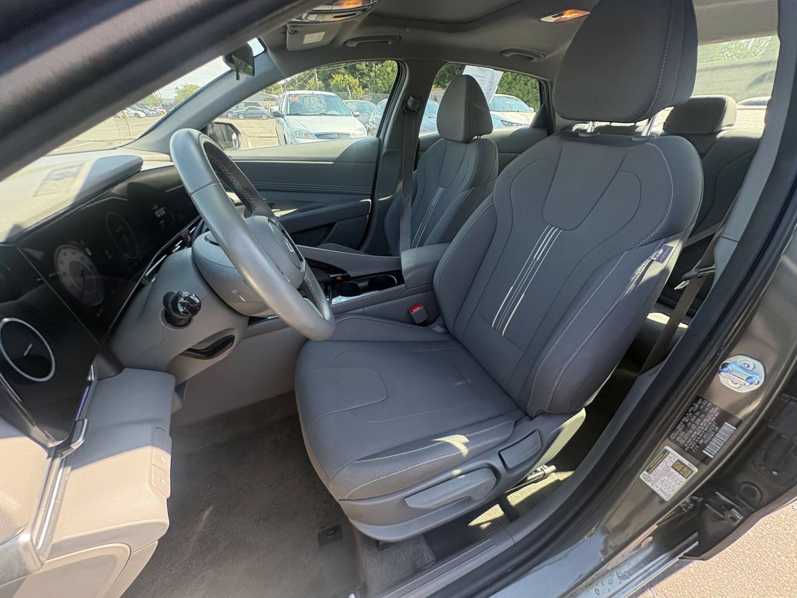 Used 2025 Hyundai Elantra SEL FWD image 36
