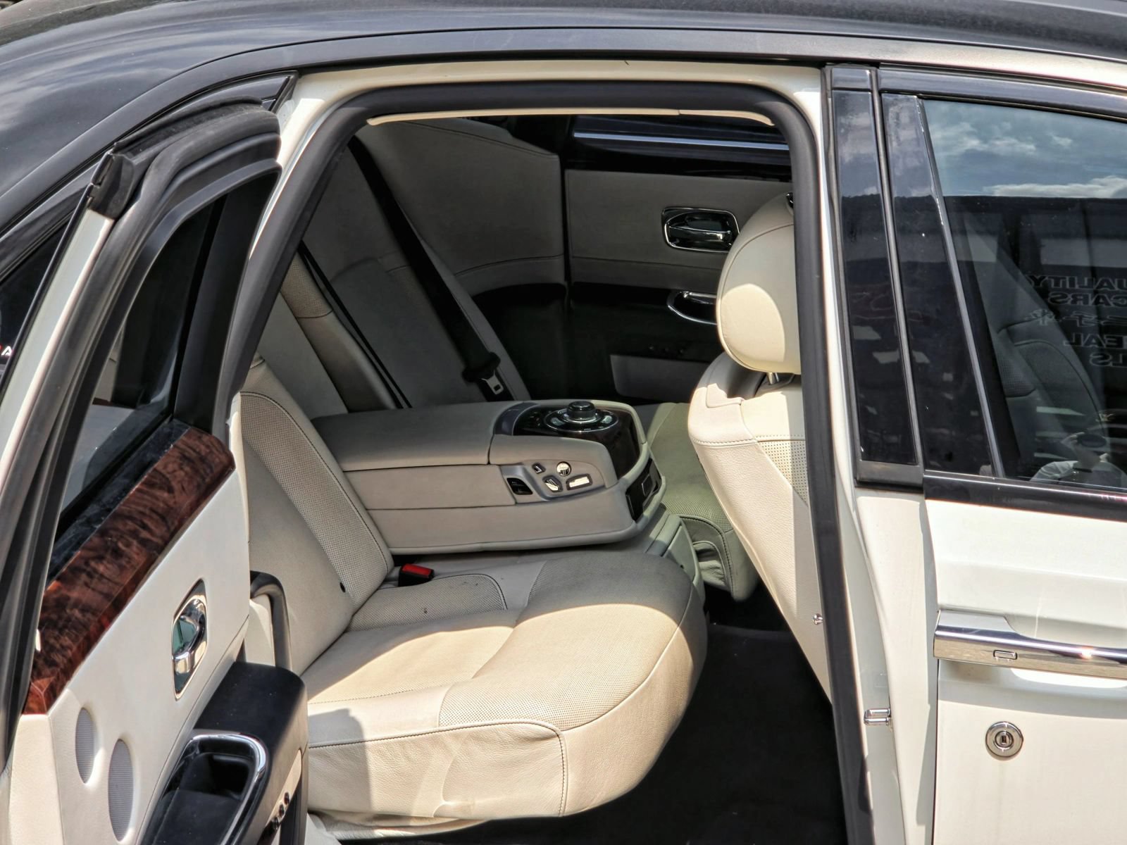 Used 2012 Rolls-Royce Ghost RWD image 38