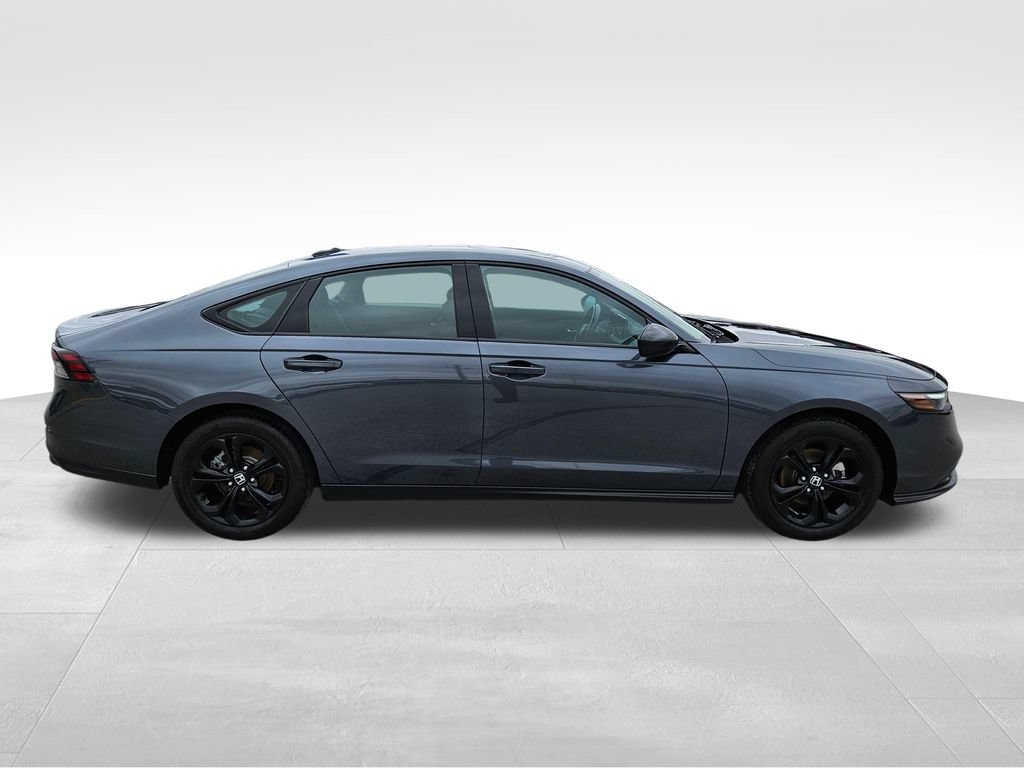 Used 2025 Honda Accord SE image 4