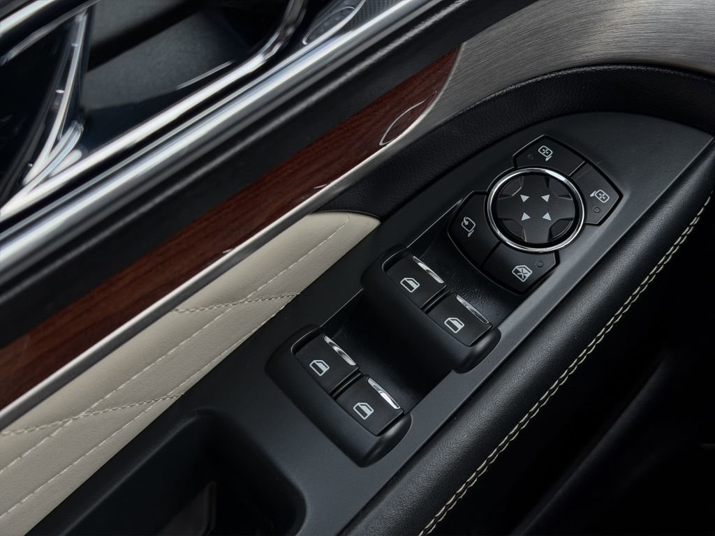 Used 2018 Ford Explorer Platinum image 11