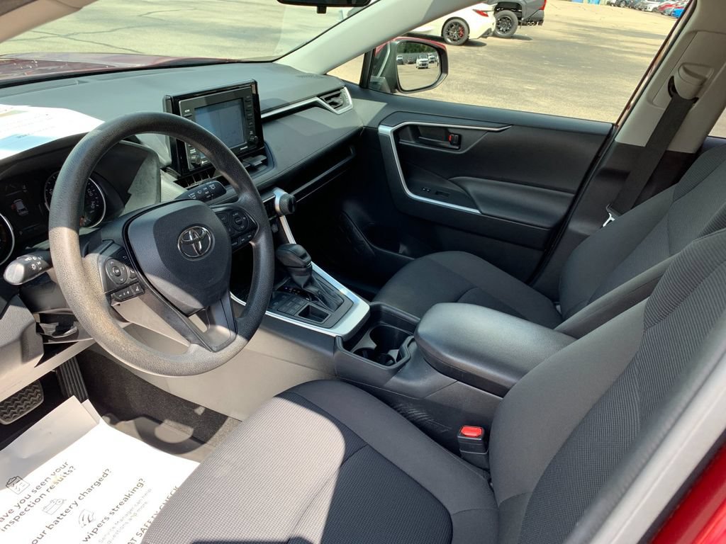 Used 2021 Toyota RAV4 LE AWD/4WD image 11