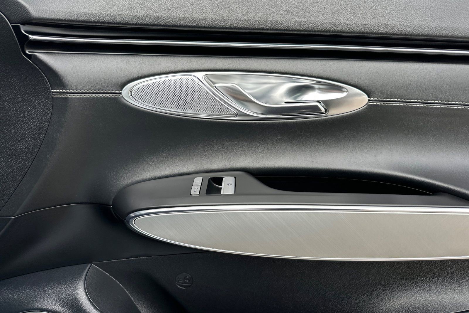 Used 2025 Genesis Electrified GV70 Advanced image 21