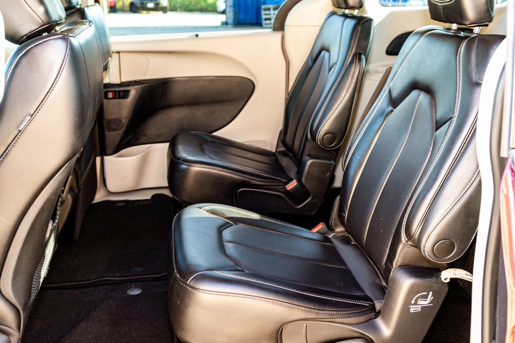 Used 2023 Chrysler Pacifica Touring-L image 23