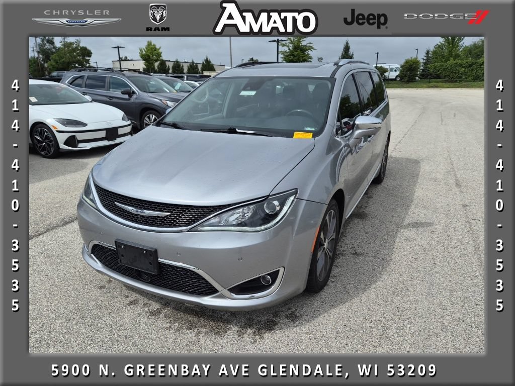 Used 2017 Chrysler Pacifica Limited FWD image 1