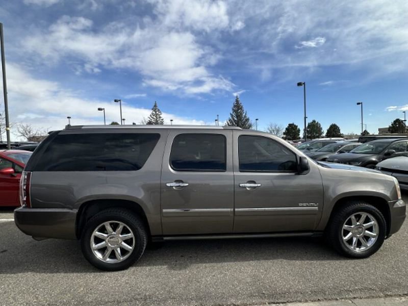 Used 2011 GMC Yukon XL Denali image 10