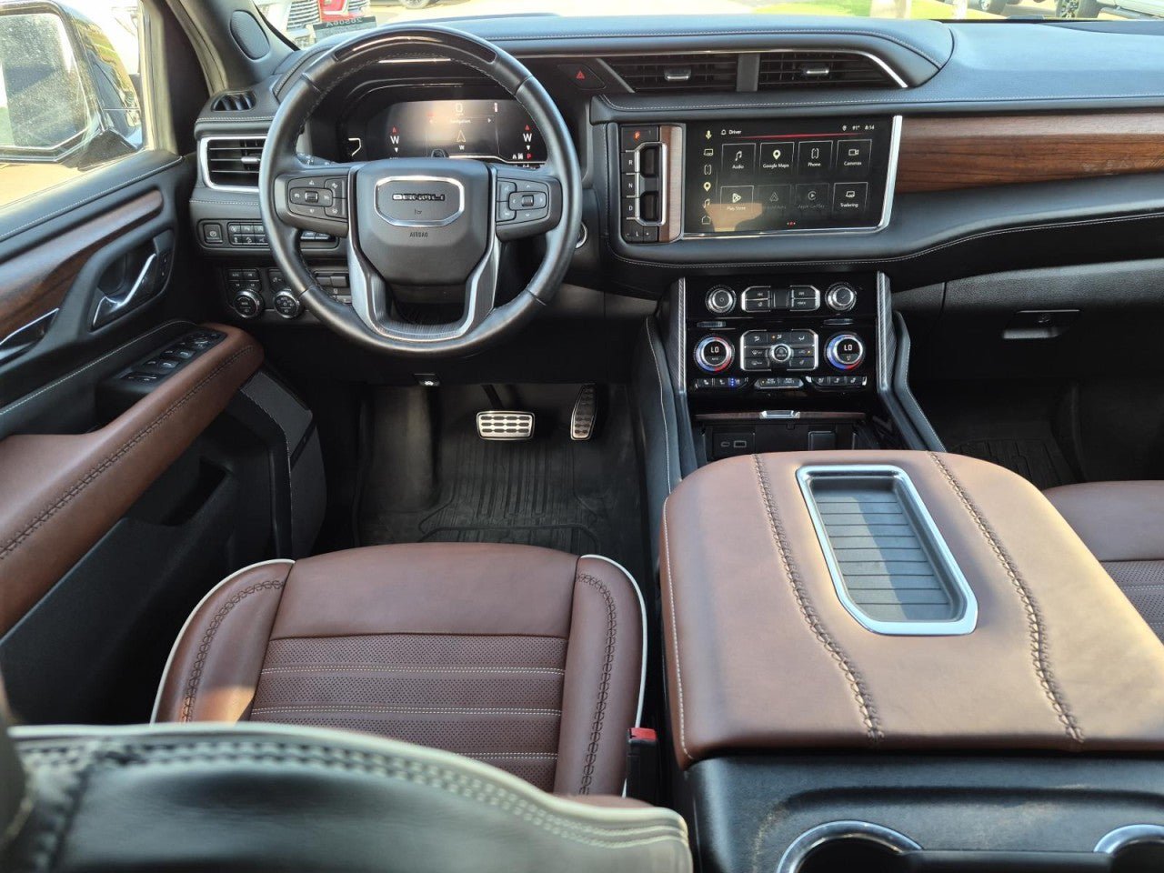 Used 2023 GMC Yukon Denali Ultimate w/ LPO, Floor Liner Package AWD/4WD image 21