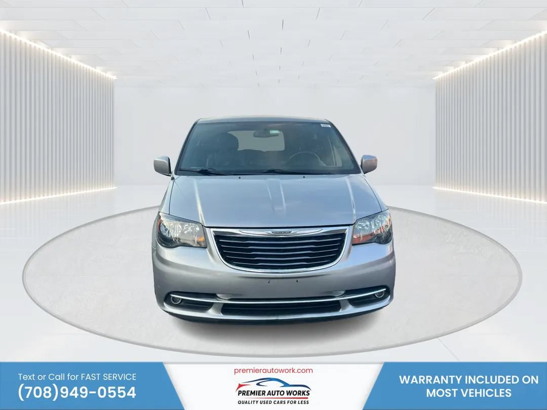 Used 2014 Chrysler Town & Country S FWD image 2