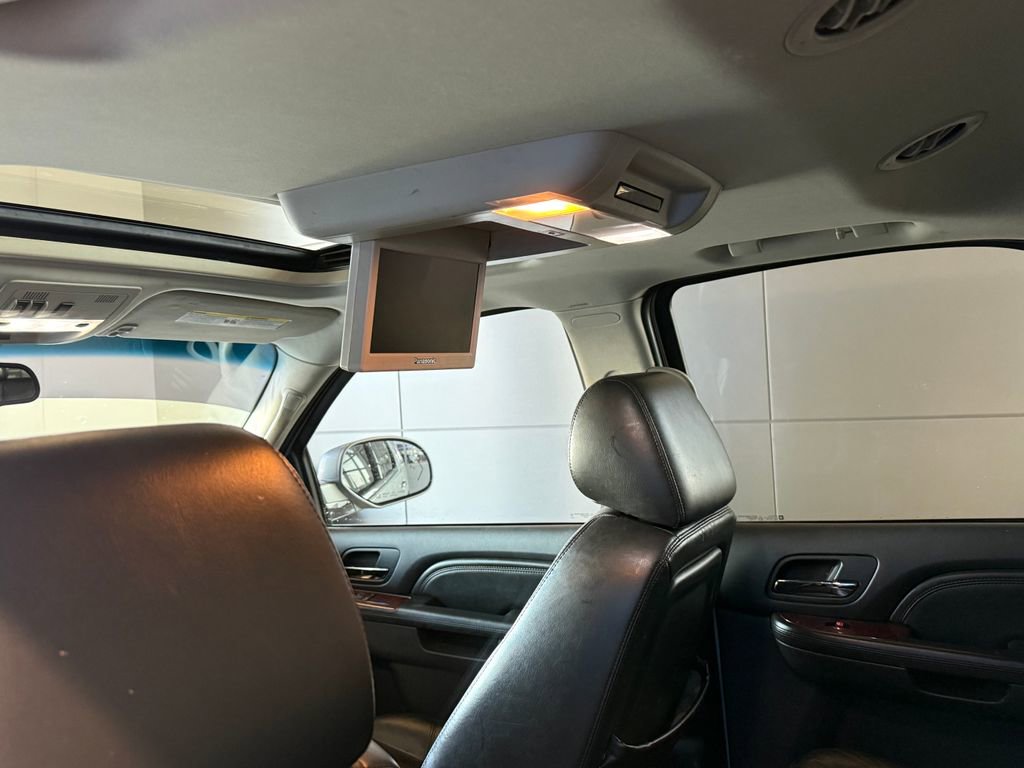 Used 2010 Cadillac Escalade Premium image 20