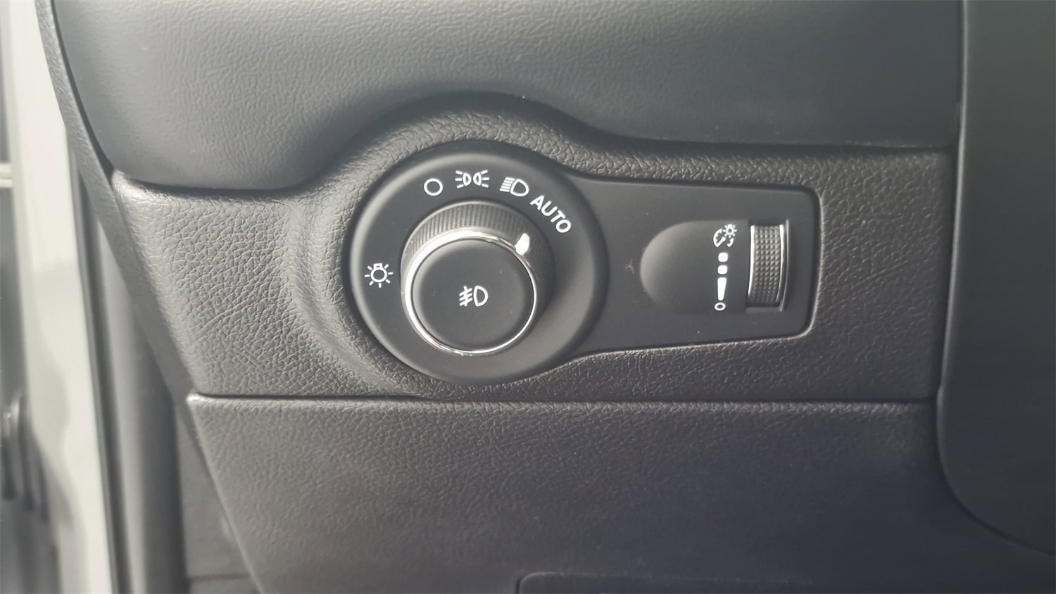 Used 2022 Dodge Durango GT image 25