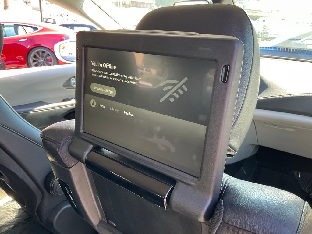 Used 2022 Chrysler Pacifica Touring-L w/ Uconnect Theater Family Group image 68