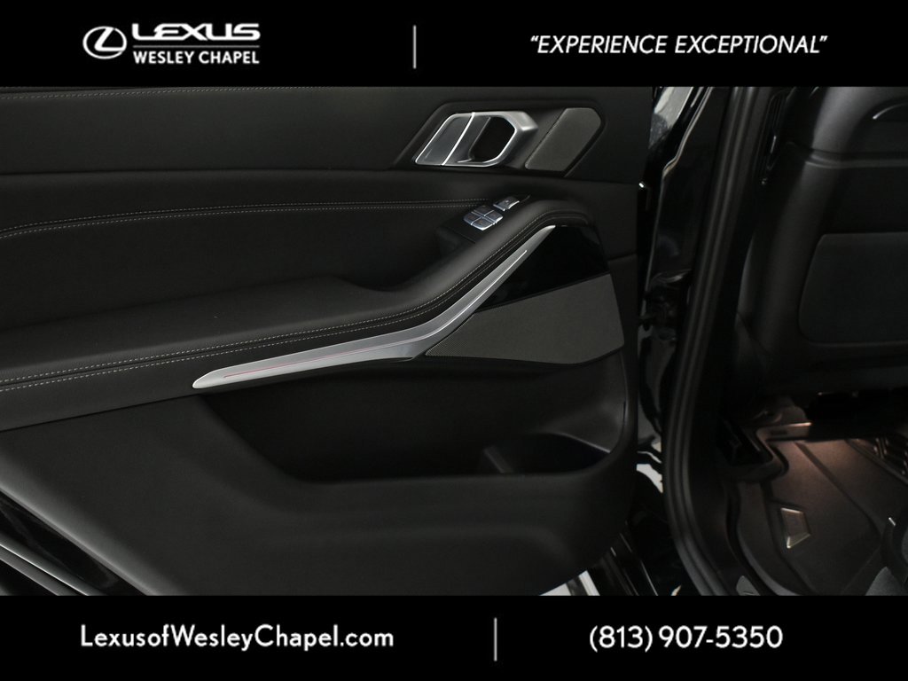 Used 2022 BMW X7 M50i w/ Luxury Seating Package image 23