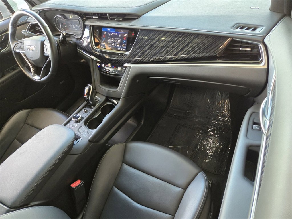 Used 2025 Cadillac XT6 Premium Luxury image 24