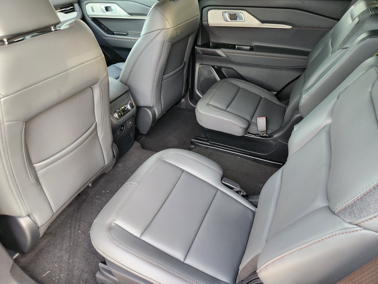 New 2027 Ford Explorer Active w/ Active Comfort Package RWD image 24