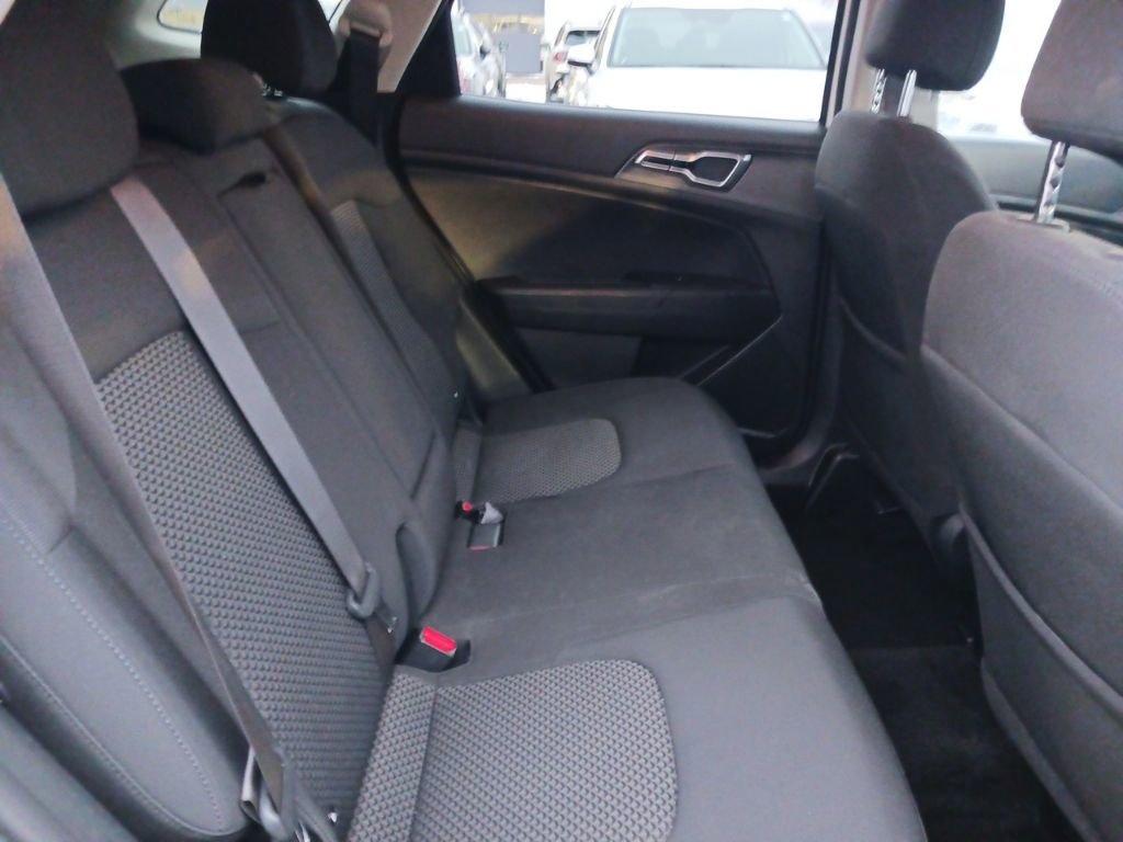Used 2023 Kia Sportage LX image 19