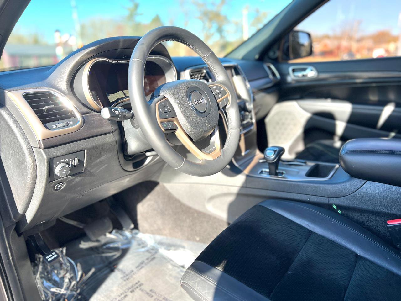 Used 2015 Jeep Grand Cherokee Altitude image 16