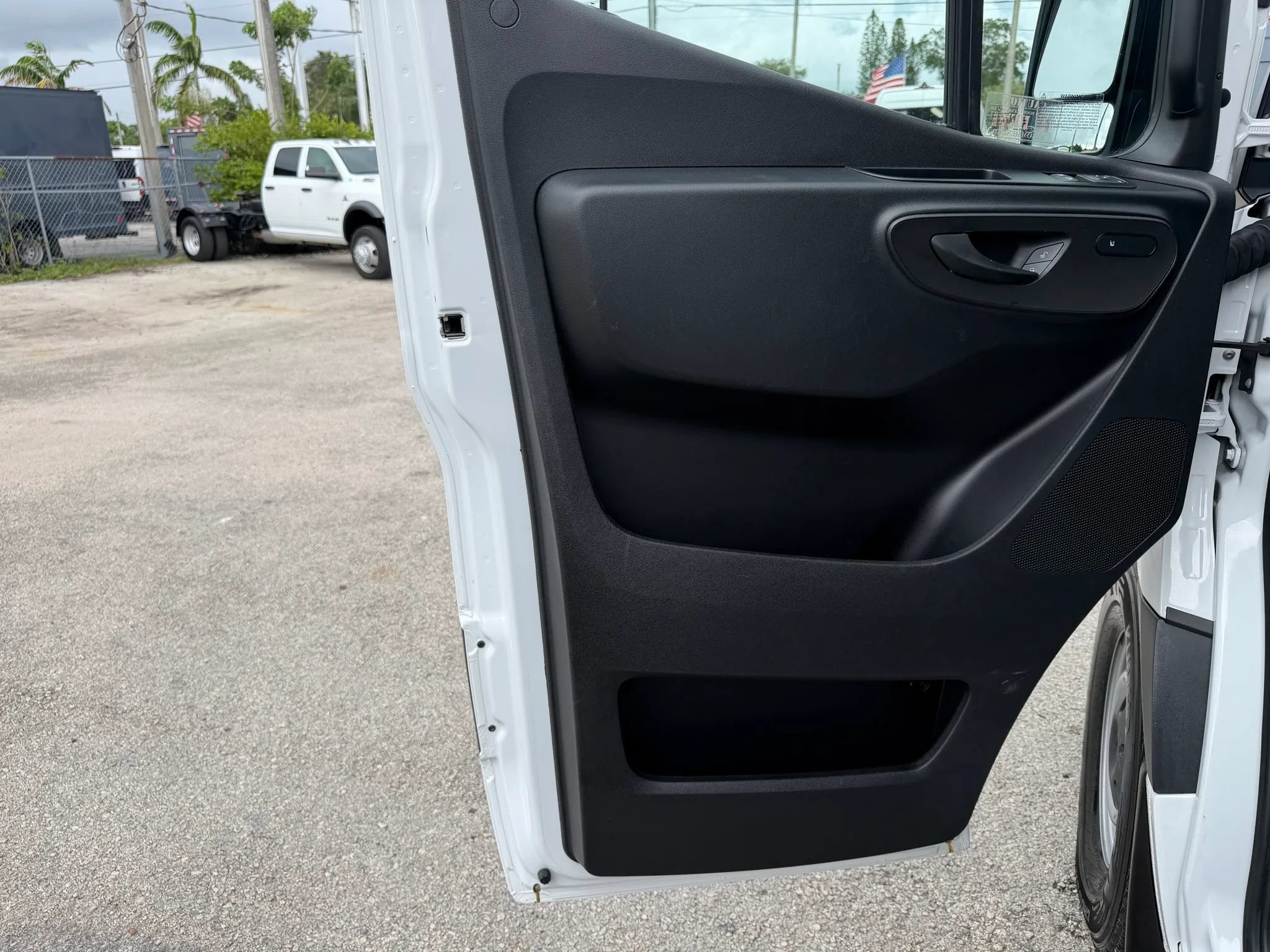 Used 2025 Mercedes-Benz Sprinter 2500 image 10