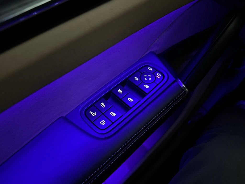 Certified 2023 Porsche Cayenne Platinum Edition image 10