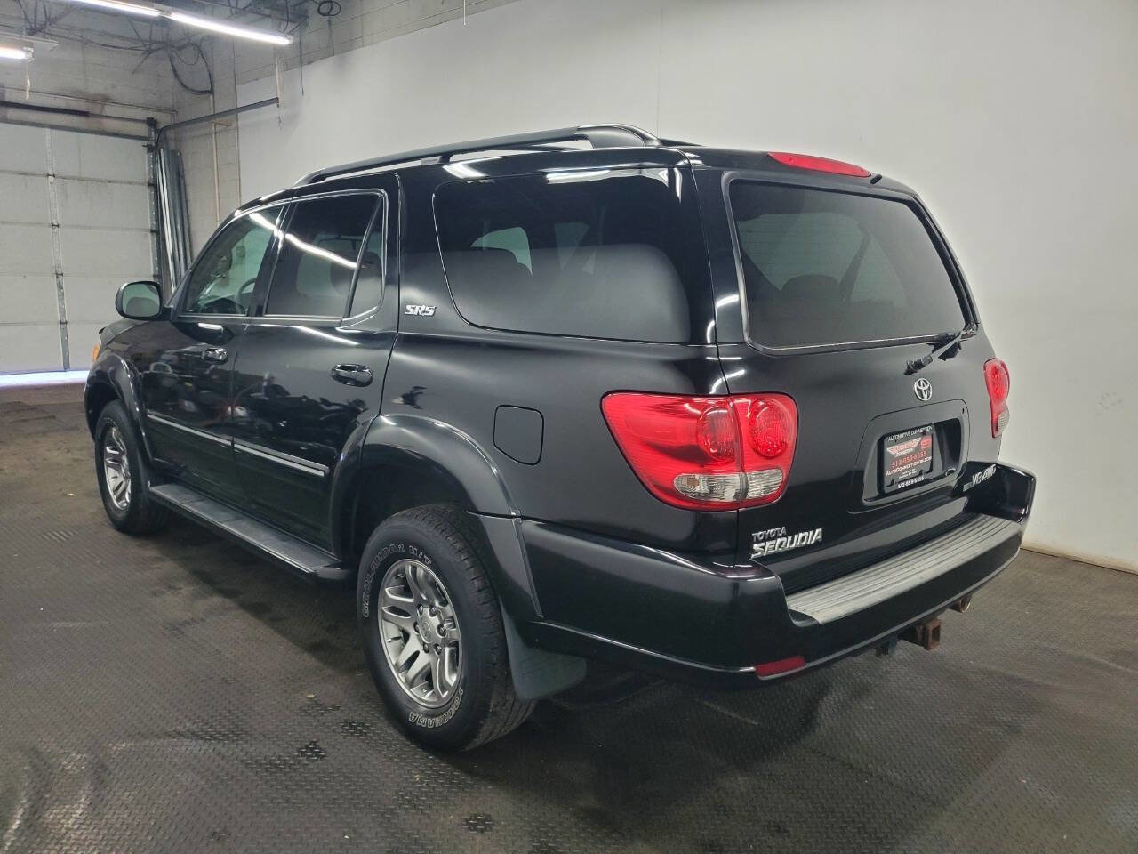 Used 2005 Toyota Sequoia SR5 AWD/4WD image 5