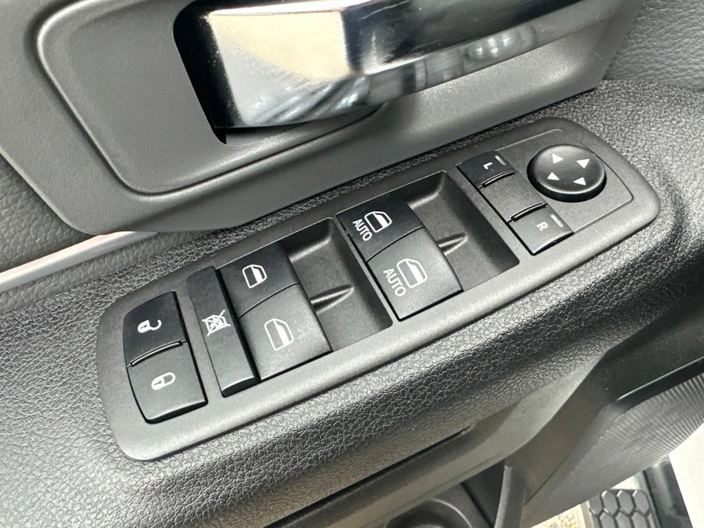 Used 2023 RAM 1500 Classic SLT AWD/4WD image 17