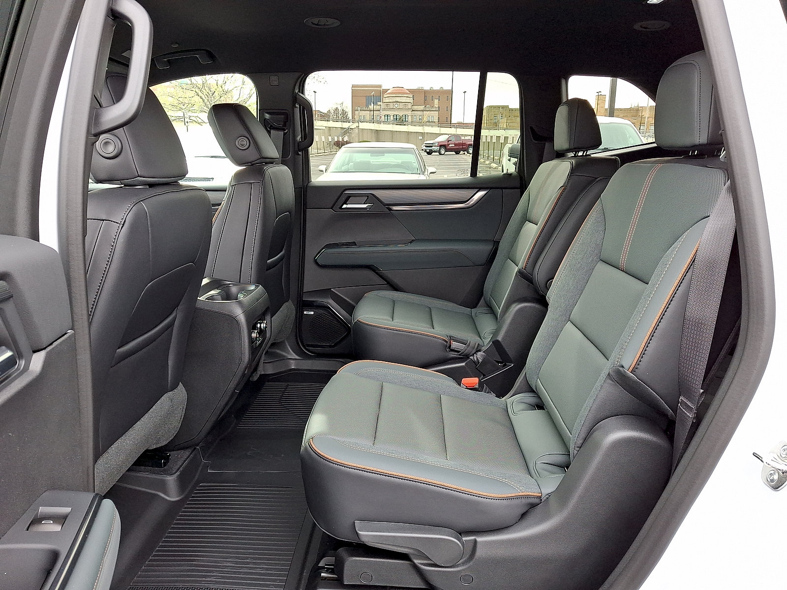 New 2026 GMC Acadia AT4 w/ LPO, Floor Liner Package AWD/4WD image 5