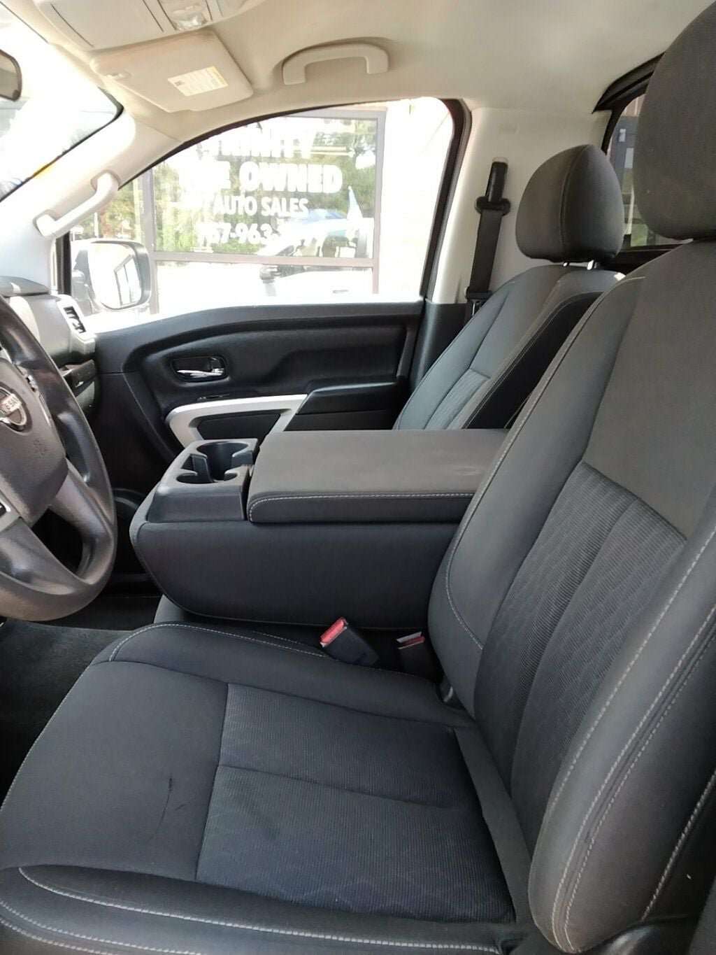 Used 2018 Nissan Titan SV RWD image 7