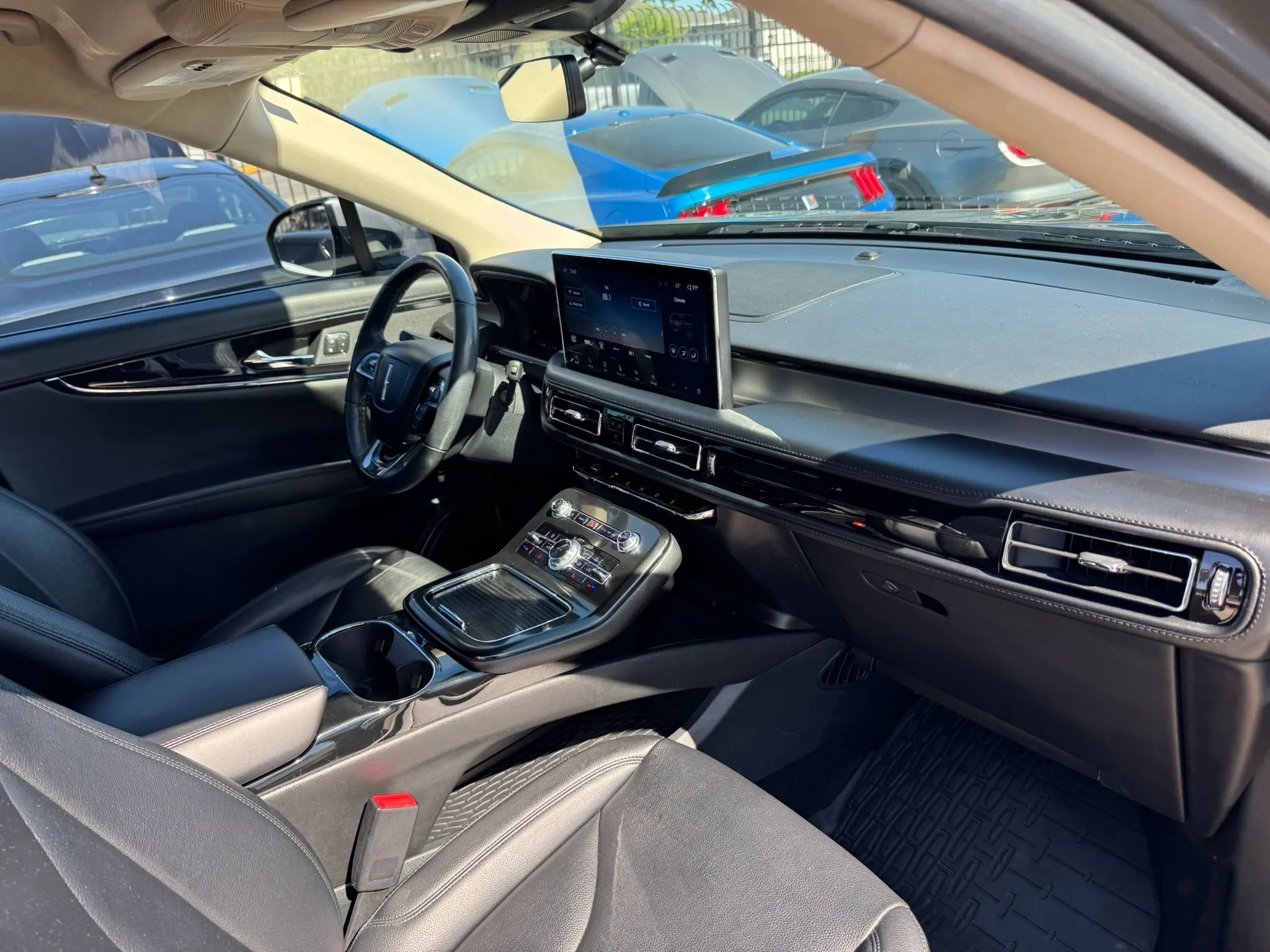 Used 2022 Lincoln Nautilus FWD w/ Premium Package image 22