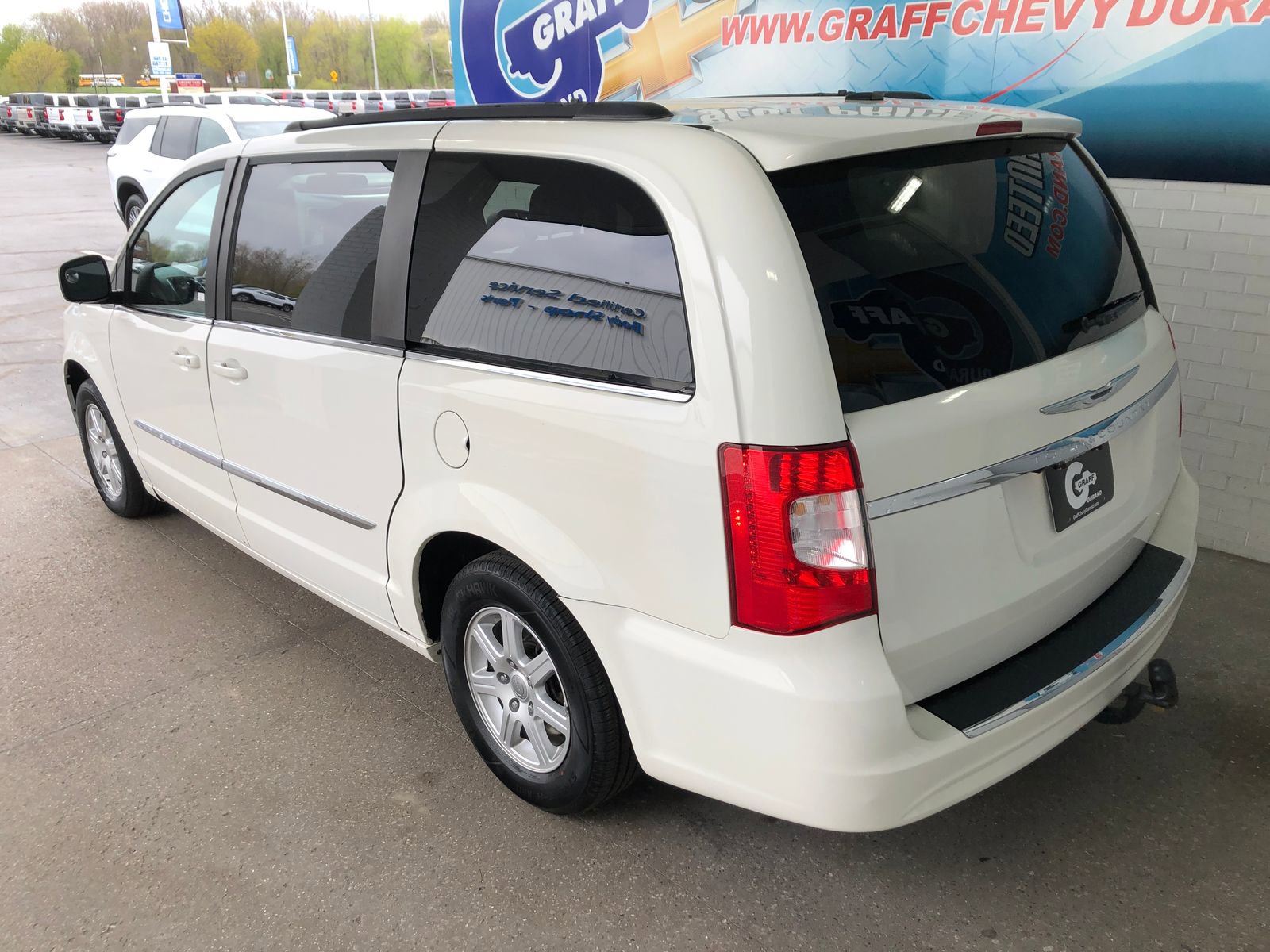 Used 2011 Chrysler Town & Country Touring FWD image 6