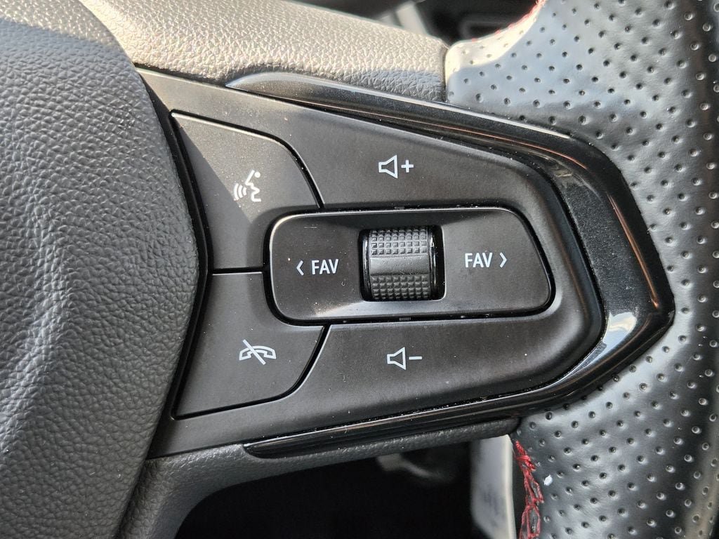Used 2024 Chevrolet Trax RS w/ Driver Confidence Package FWD image 21
