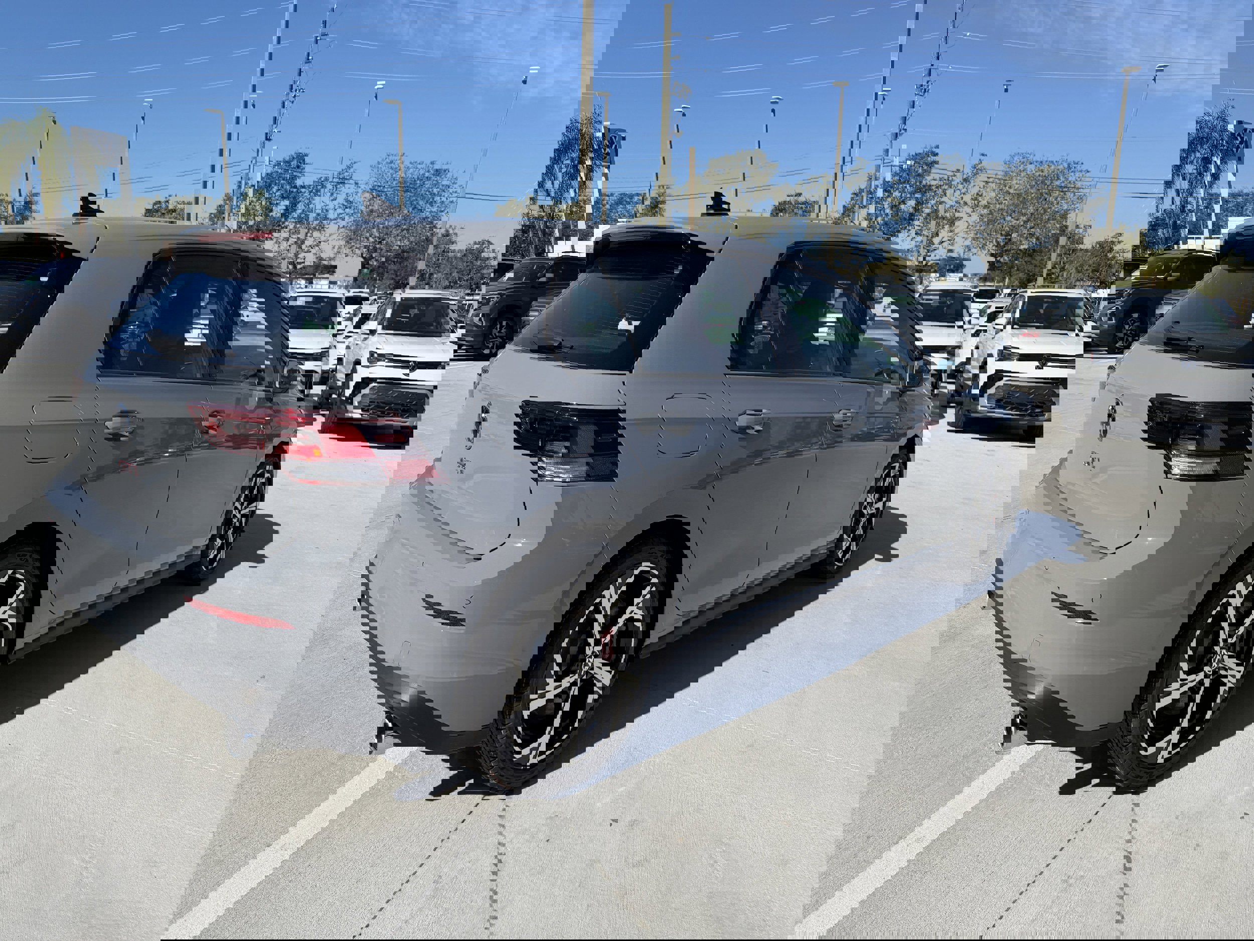 New 2026 Volkswagen GTI SE image 3