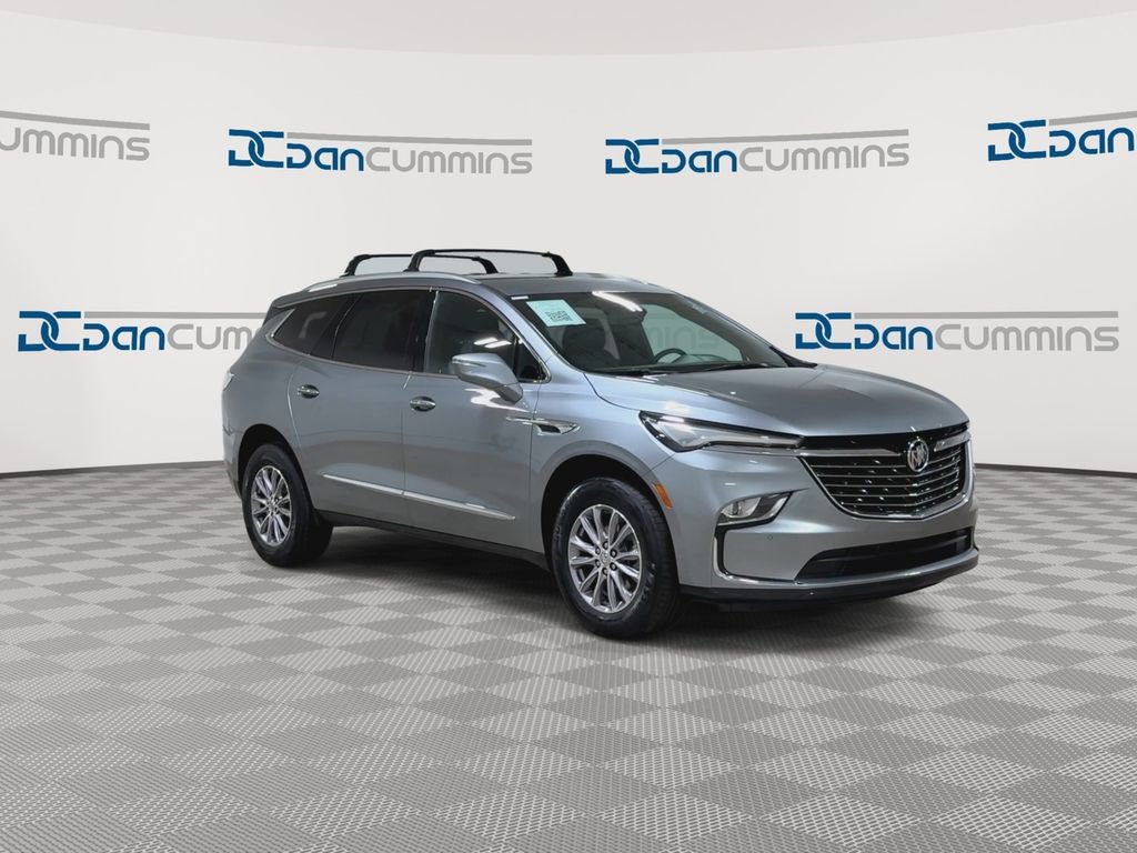 Used 2023 Buick Enclave Essence image 3
