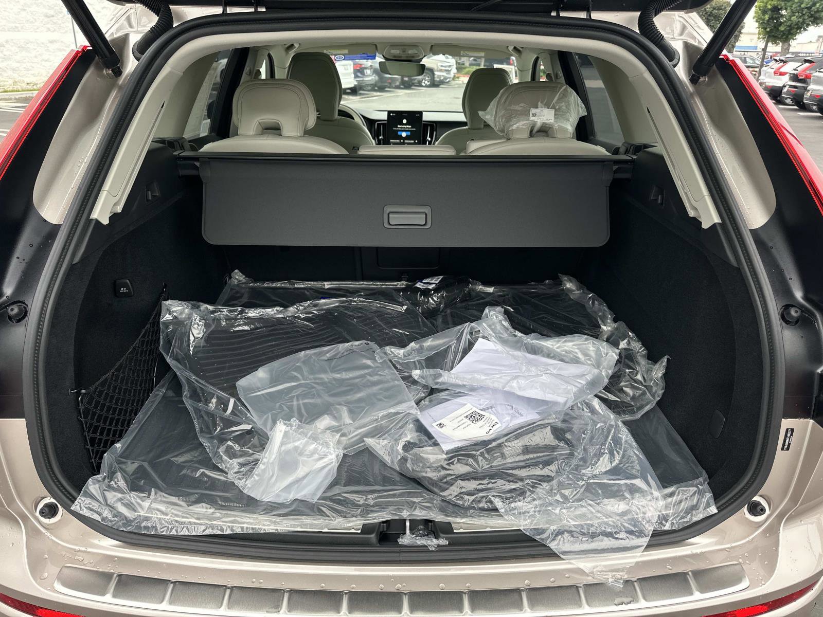 New 2026 Volvo XC60 T8 Ultra w/ Protection Package Premier AWD/4WD image 11
